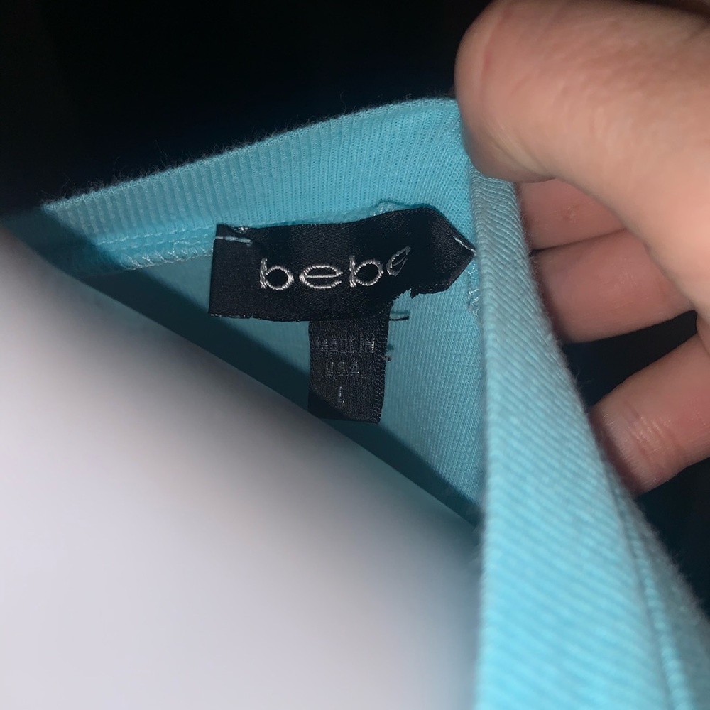 Bebe v neck sleeveless shirt sz lg run medium - Picture 3 of 3